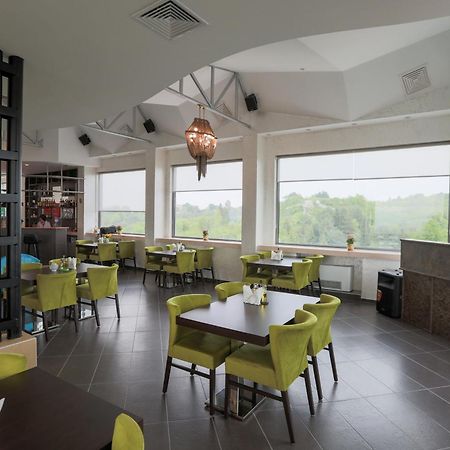 Terra Europe Brontes Hotel 特尔戈维什特 外观 照片