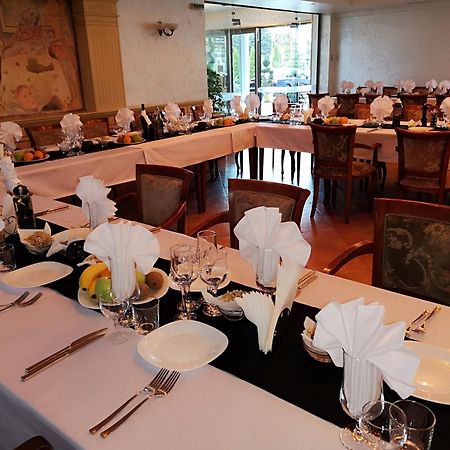 Terra Europe Brontes Hotel 特尔戈维什特 外观 照片