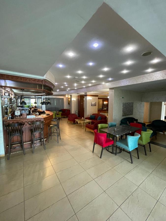 Terra Europe Brontes Hotel 特尔戈维什特 外观 照片