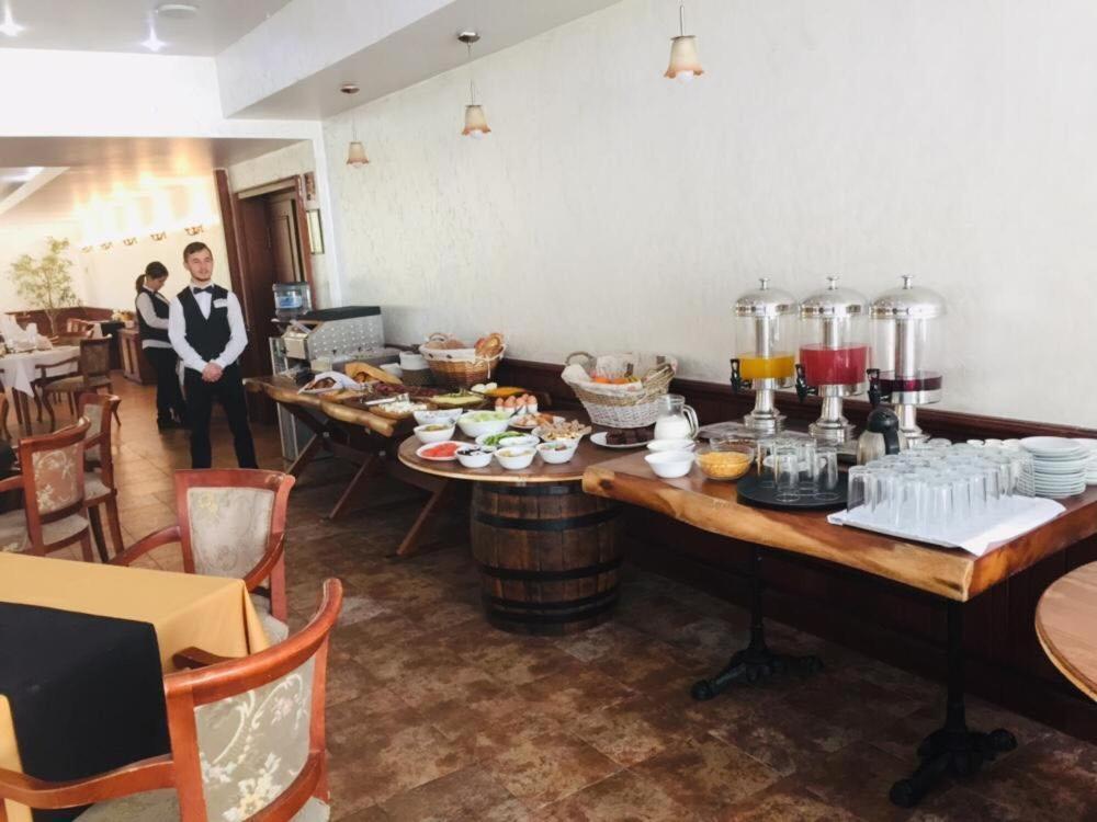 Terra Europe Brontes Hotel 特尔戈维什特 外观 照片