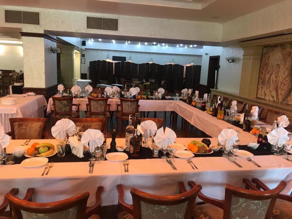 Terra Europe Brontes Hotel 特尔戈维什特 外观 照片