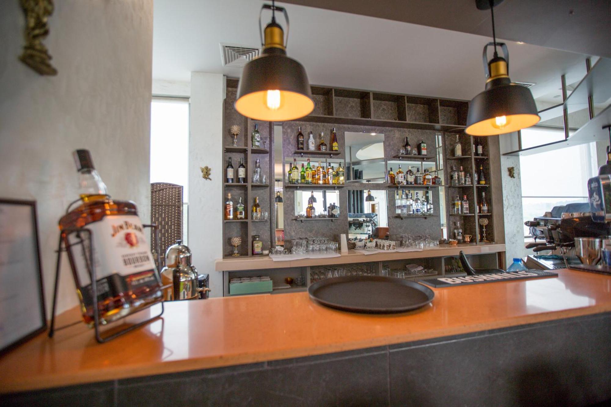 Terra Europe Brontes Hotel 特尔戈维什特 外观 照片