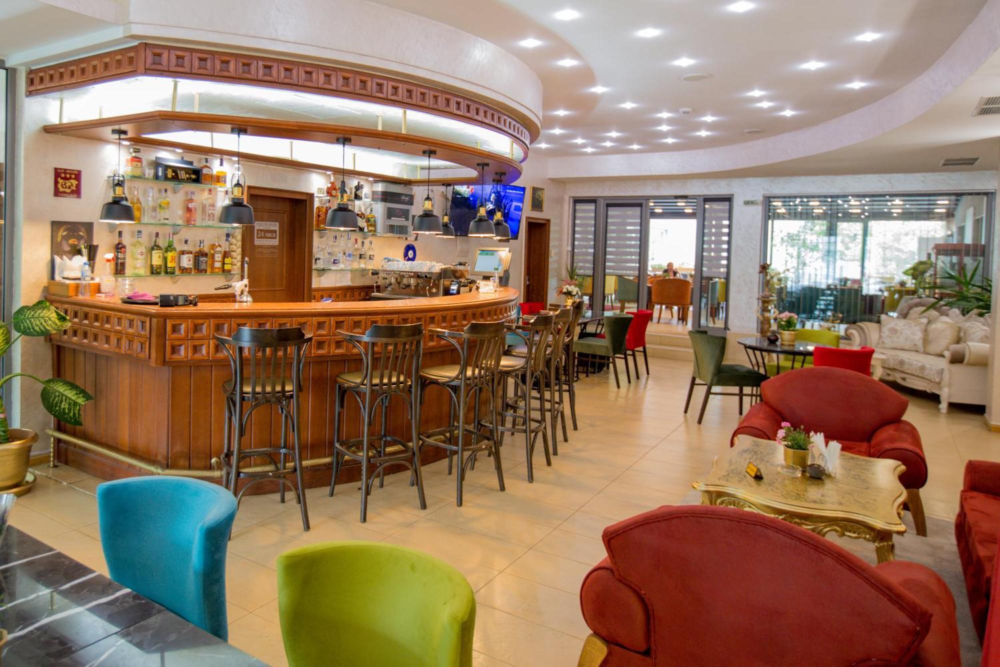 Terra Europe Brontes Hotel 特尔戈维什特 外观 照片