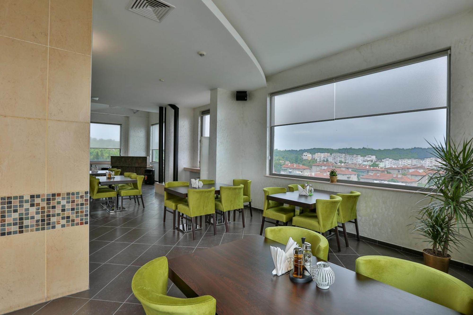 Terra Europe Brontes Hotel 特尔戈维什特 外观 照片