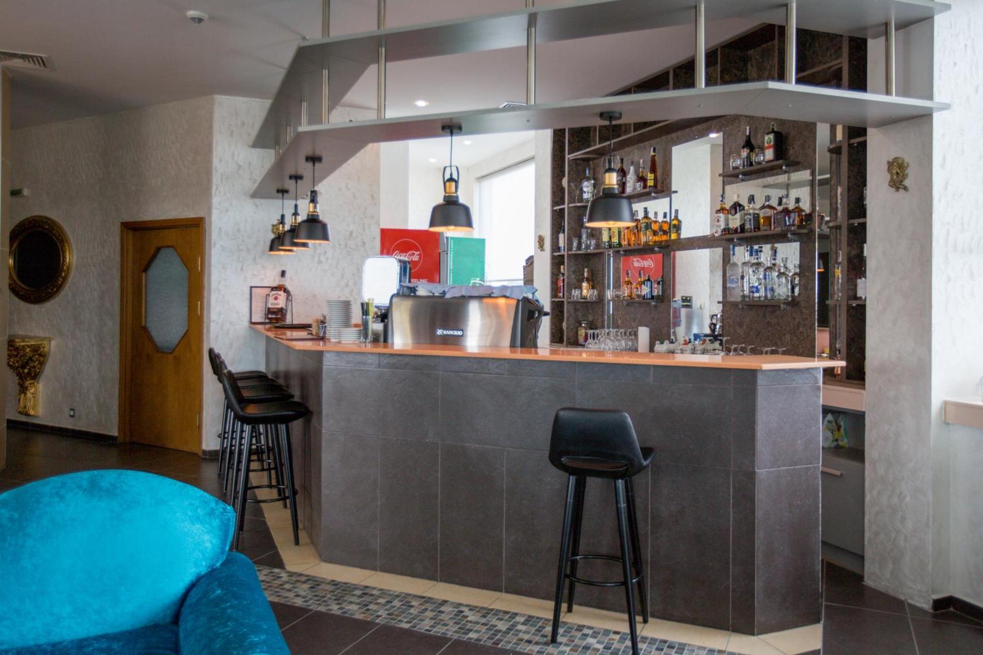 Terra Europe Brontes Hotel 特尔戈维什特 外观 照片