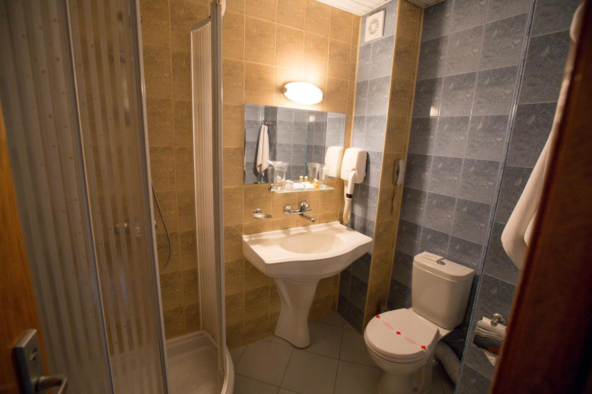 Terra Europe Brontes Hotel 特尔戈维什特 外观 照片