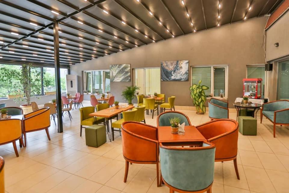 Terra Europe Brontes Hotel 特尔戈维什特 外观 照片