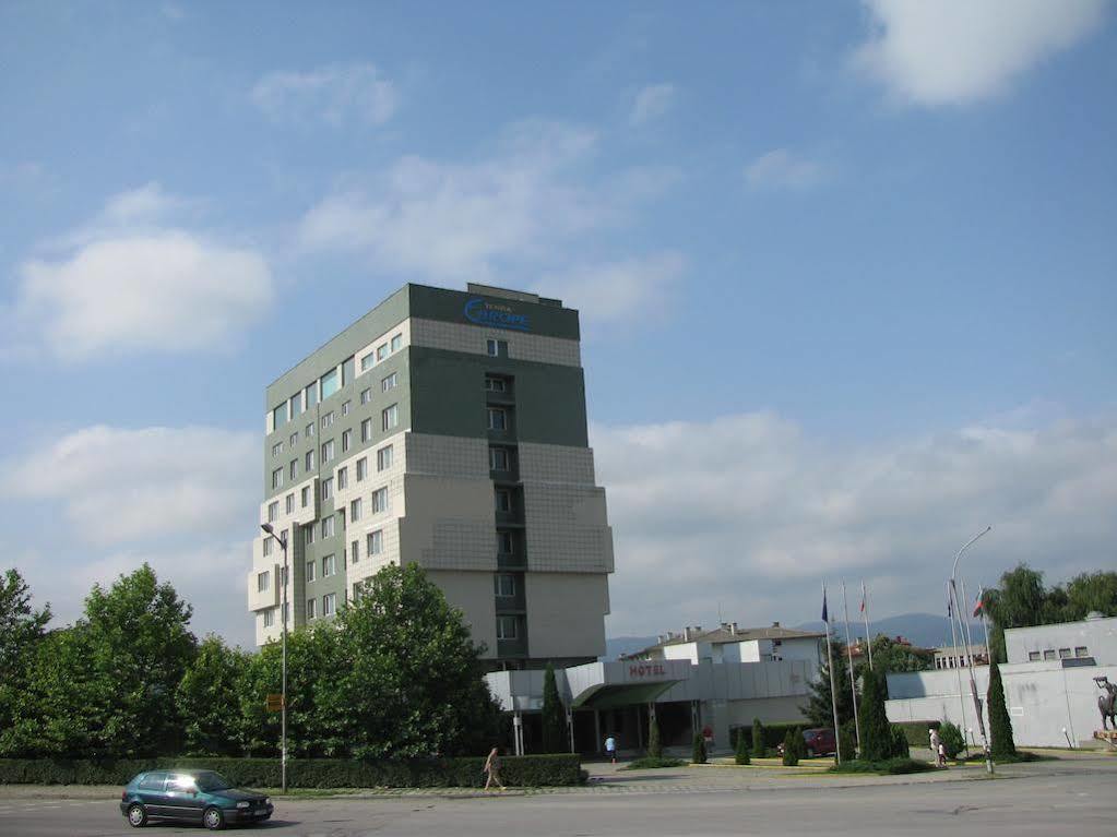 Terra Europe Brontes Hotel 特尔戈维什特 外观 照片