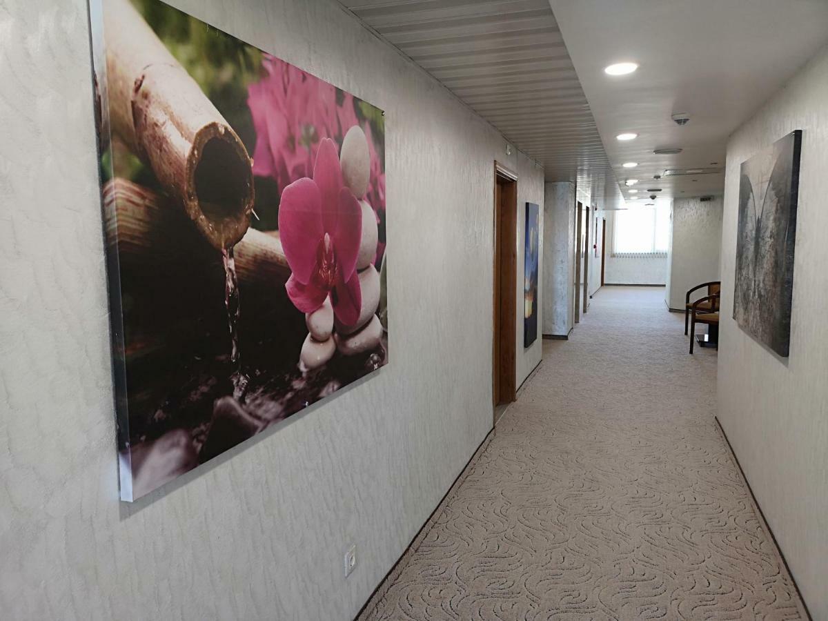 Terra Europe Brontes Hotel 特尔戈维什特 外观 照片