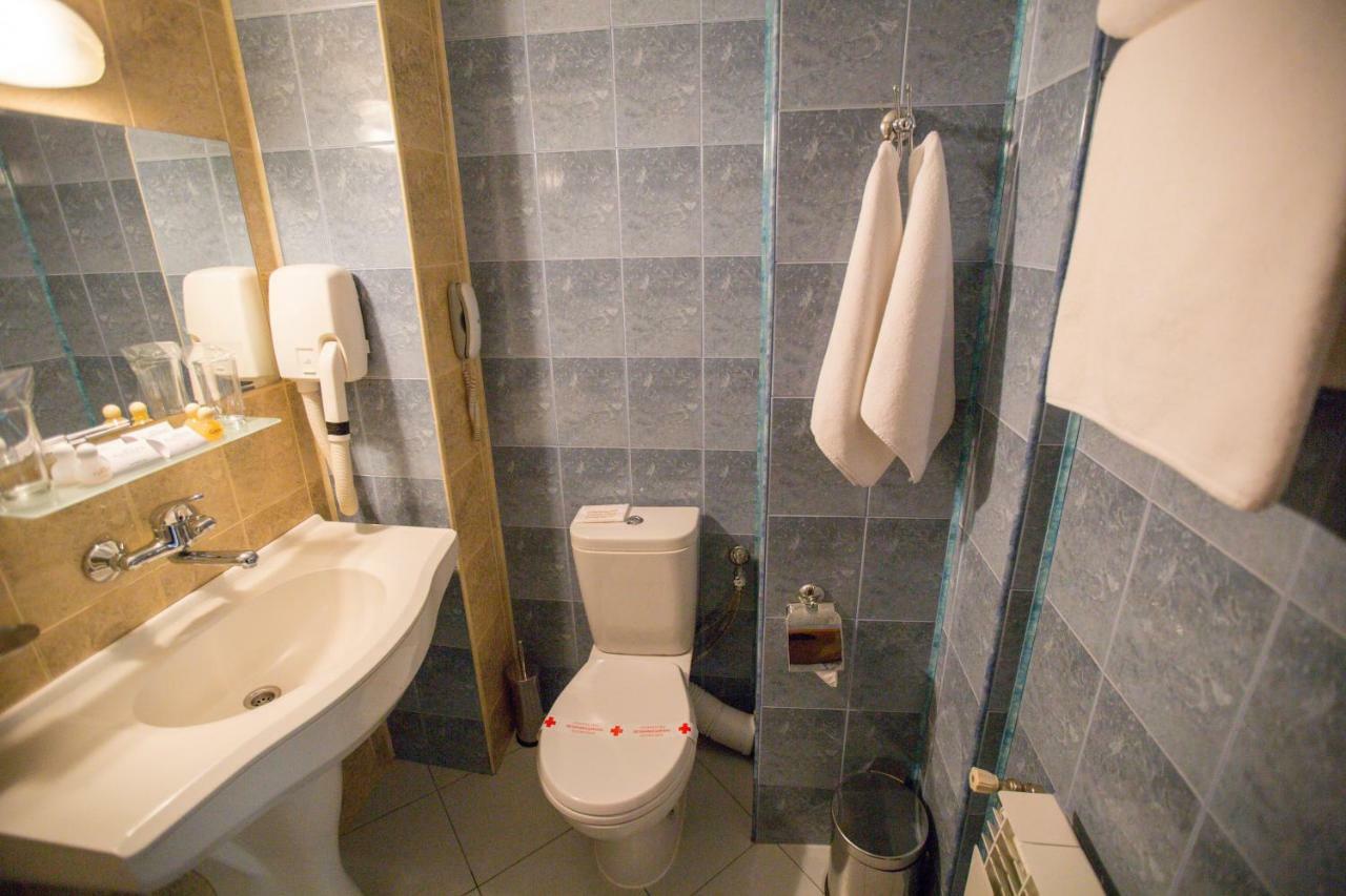 Terra Europe Brontes Hotel 特尔戈维什特 外观 照片