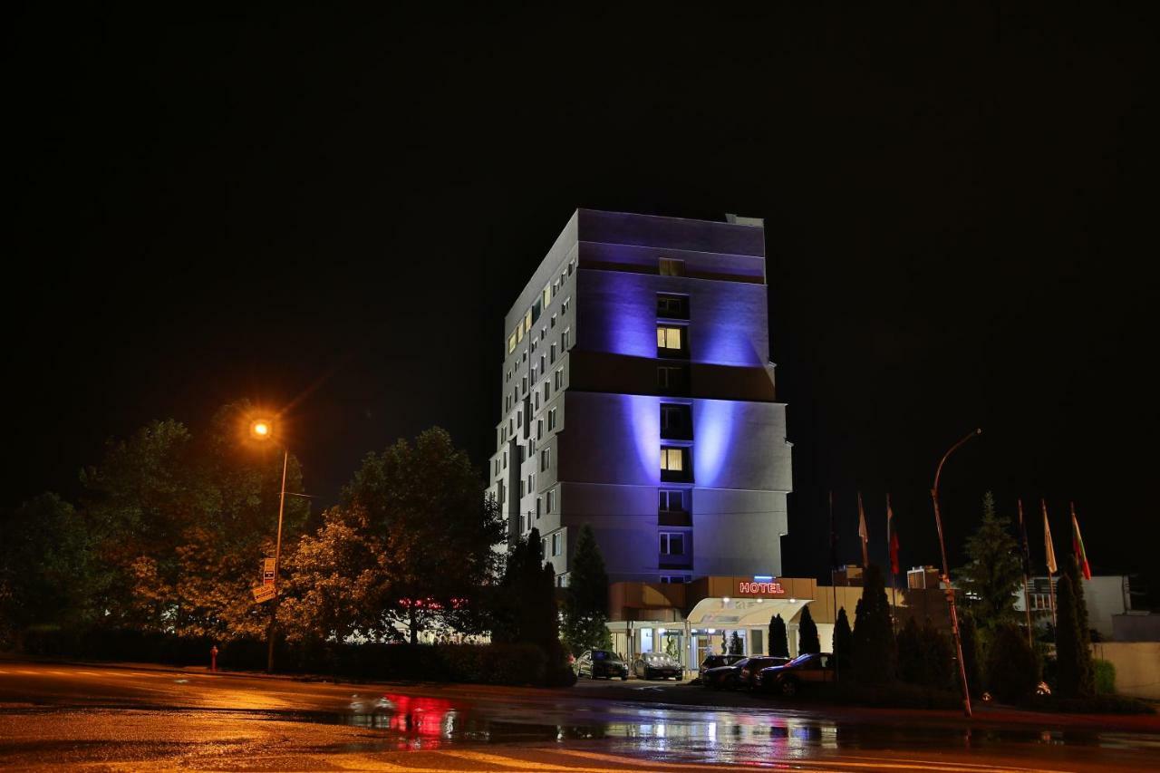 Terra Europe Brontes Hotel 特尔戈维什特 外观 照片