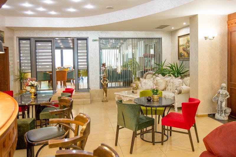 Terra Europe Brontes Hotel 特尔戈维什特 外观 照片